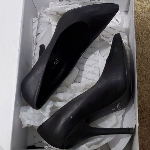 Aldo Zanni Black Suede Point Toe Pump Heels - Picture 8 of 9